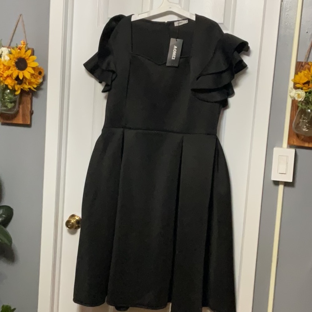 A Women’s Ruffle Sleeve High Waist Pleated Party Dress 3XL Black.